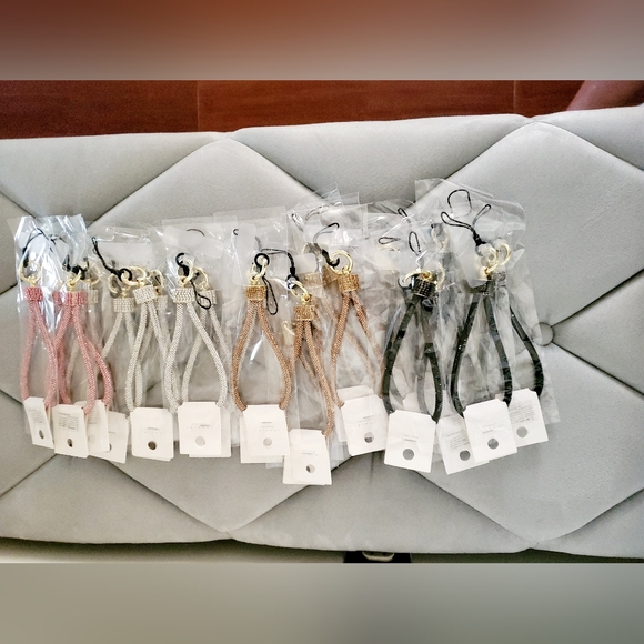 BLING HAND WRIST PHONE STRAP - Picture 3 of 10